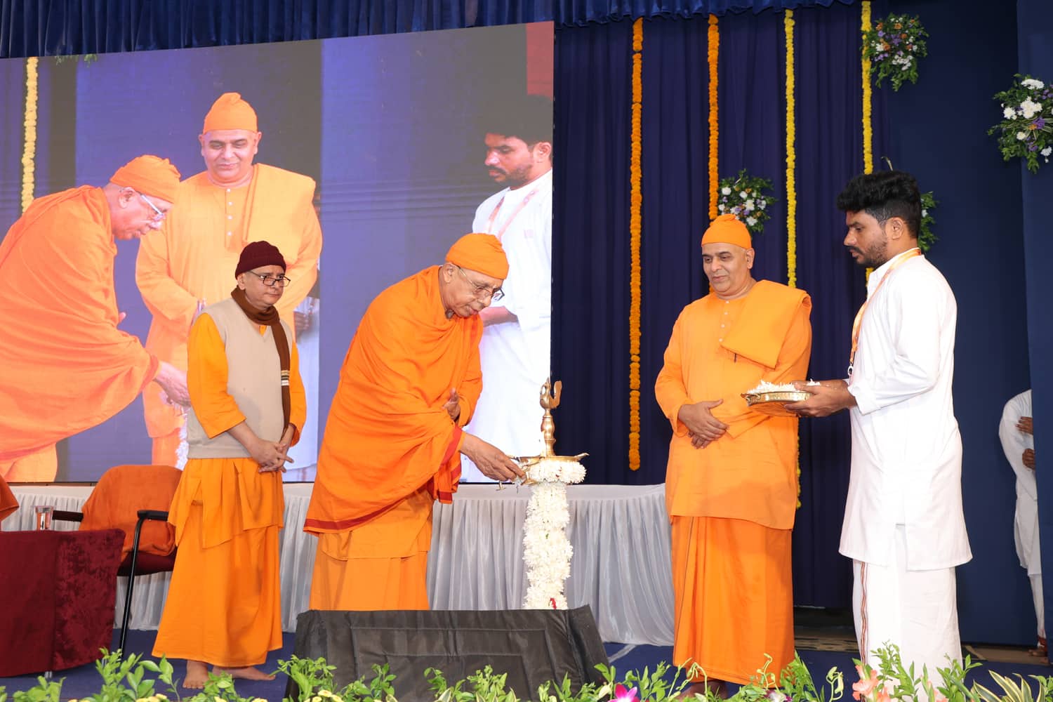 Lighting of the Lamp